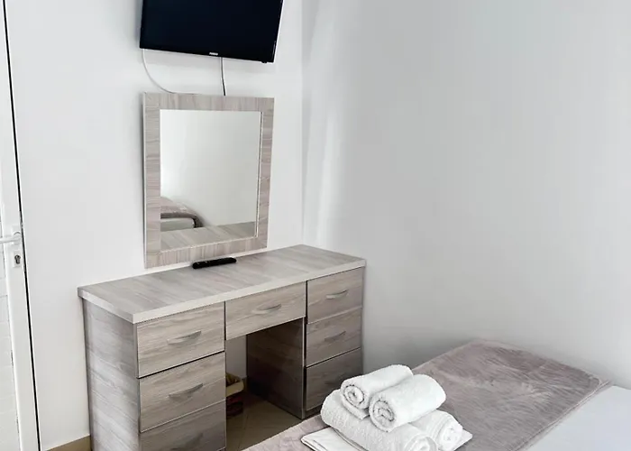 Lily Sea View Appartamento Sarandë